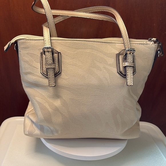 Dana Buchman  shoulder bag  two tone canvas/ Cream  metallic trim silvertone HW￼ - Picture 13 of 15